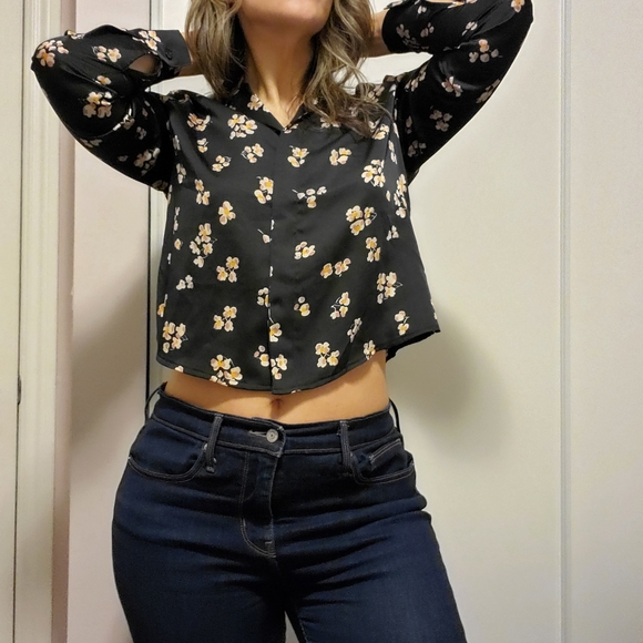 Dynamite Cropped Floral Silky Cherry Blossom Blouse - Picture 3 of 9